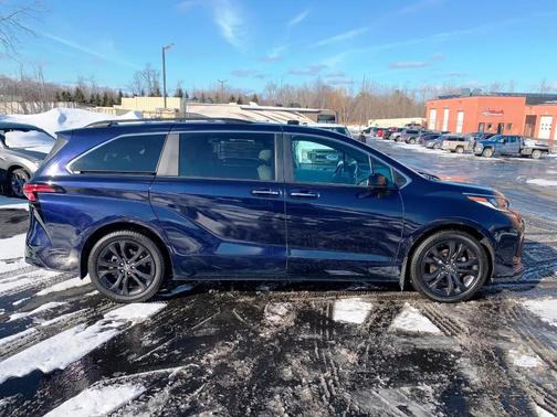 2022 Toyota Sienna XSE 7 Passenger