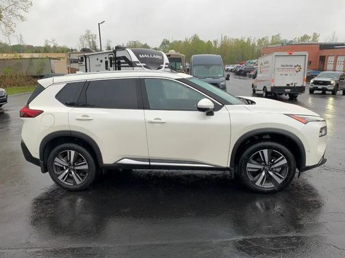 White 2023 Nissan Rogue SL