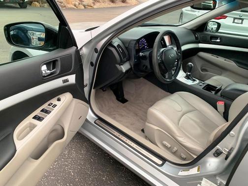 2009 INFINITI G37x Base