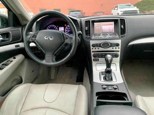 2009 INFINITI G37x Base