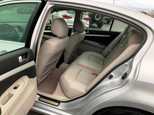 2009 INFINITI G37x Base