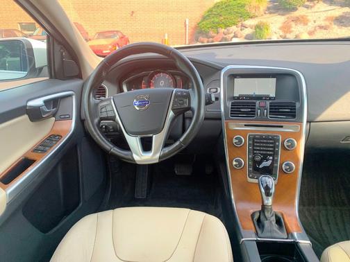 2017 Volvo XC60 T5 Inscription