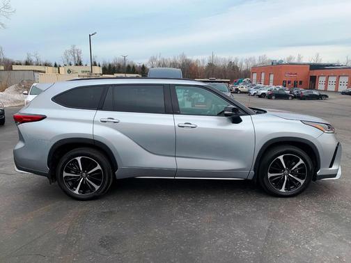 2022 Toyota Highlander XSE