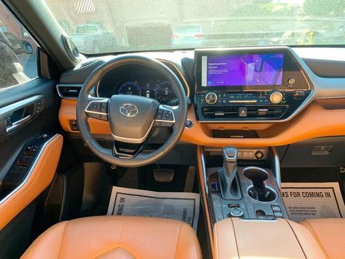 Midnight Black Metallic 2023 Toyota Highlander Platinum