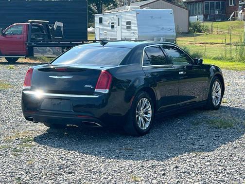 2017 Chrysler 300C Base