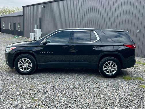 Mosaic Black Metallic 2020 Chevrolet Traverse LS
