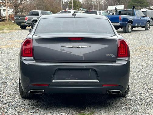 2016 Chrysler 300 S