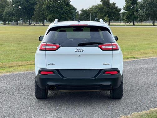 2015 Jeep Cherokee Sport