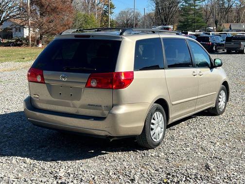 2009 Toyota Sienna LE