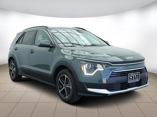 Photo 4 of 27 of 2023 Kia Niro Plug-In Hybrid EX
