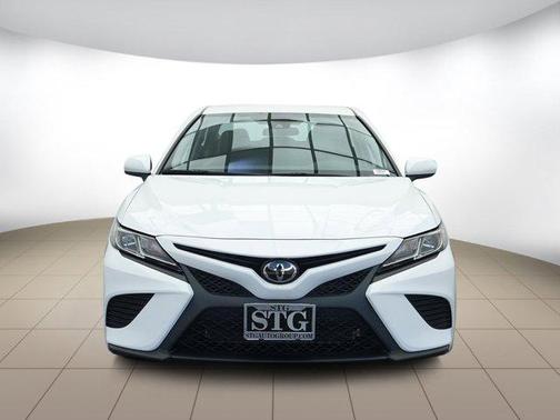 Photo 3 of 27 of 2020 Toyota Camry SE