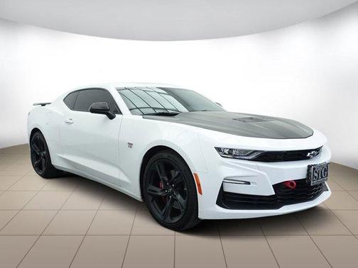 Photo 4 of 27 of 2020 Chevrolet Camaro 1SS