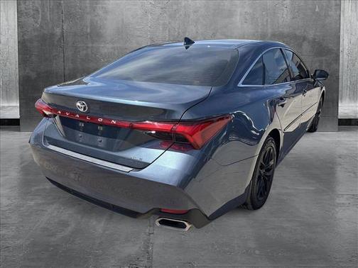 2022 Toyota Avalon XLE