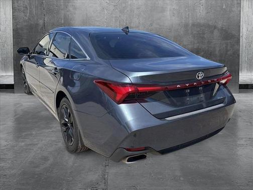 2022 Toyota Avalon XLE