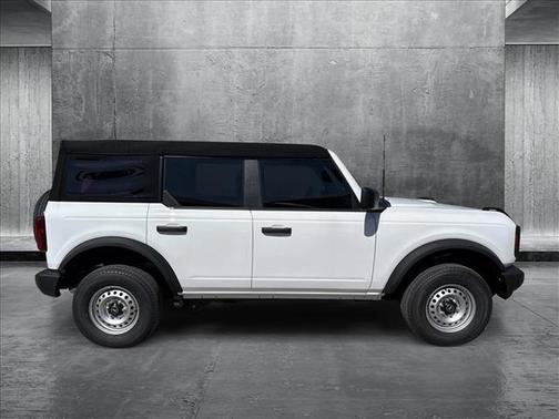 2025 Ford Bronco Base 4 Door 4x4