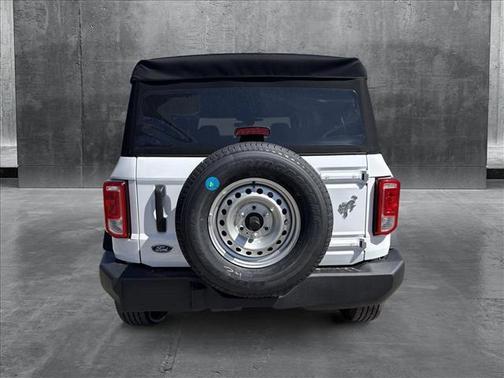 2025 Ford Bronco Base 4 Door 4x4
