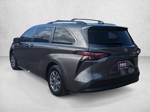 2021 Toyota Sienna XLE 8 Passenger