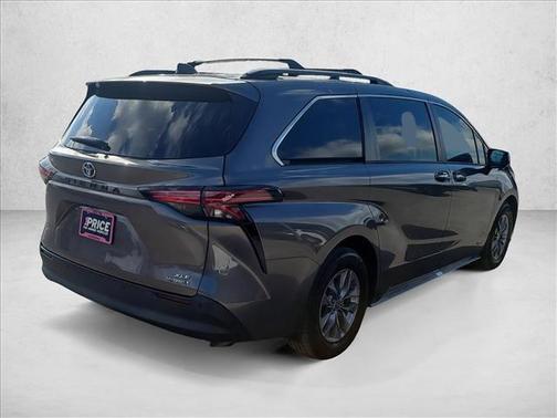 2021 Toyota Sienna XLE 8 Passenger