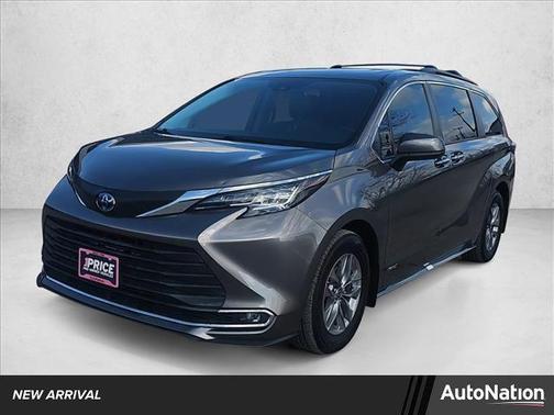 2021 Toyota Sienna XLE 8 Passenger
