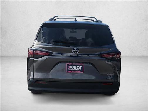 2021 Toyota Sienna XLE 8 Passenger