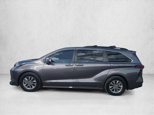 2021 Toyota Sienna XLE 8 Passenger