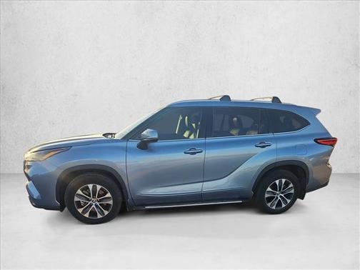 2022 Toyota Highlander Hybrid XLE