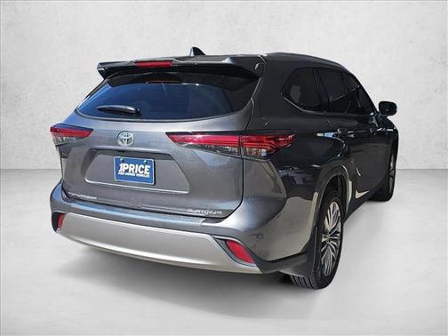 2023 Toyota Highlander Platinum