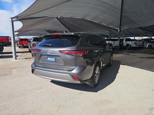 2023 Toyota Highlander Platinum