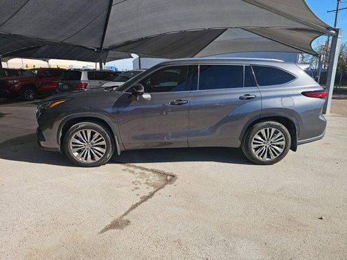 2023 Toyota Highlander Platinum