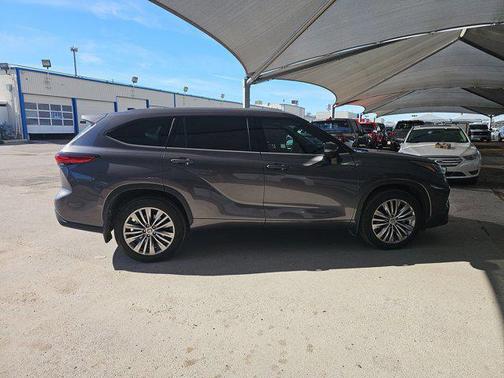 2023 Toyota Highlander Platinum