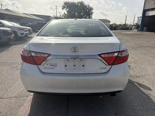 Super White 2017 Toyota Camry XLE