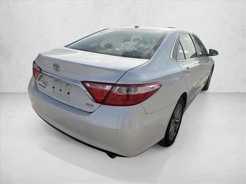 Super White 2017 Toyota Camry XLE