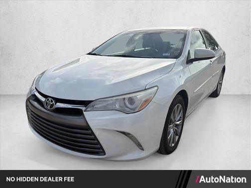 Super White 2017 Toyota Camry XLE