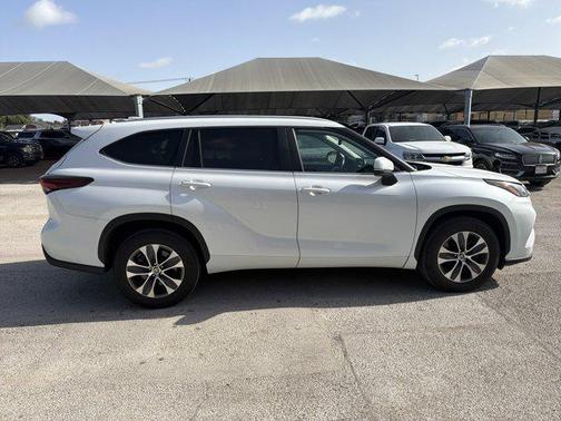 Wind Chill Pearl 2024 Toyota Highlander XLE