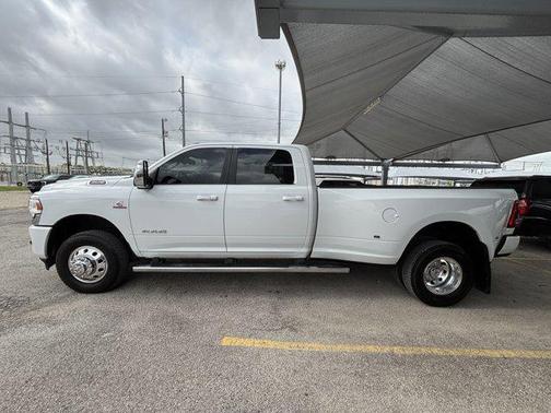 2023 RAM 3500 Laramie Crew Cab 4x4 8' Box