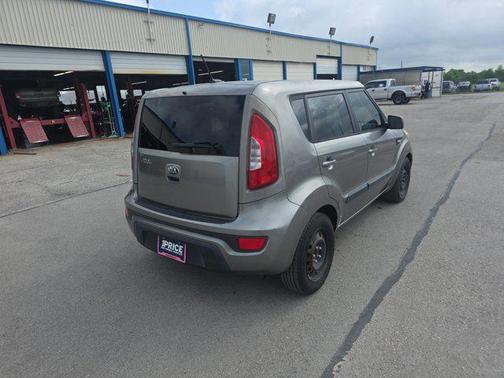 Titanium Pearl Metallic 2013 Kia Soul Base