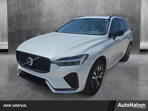 2024 Volvo XC60 B5 Core Dark Theme