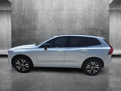 2024 Volvo XC60 B5 Core Dark Theme