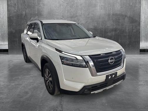 2023 Nissan Pathfinder SL 4WD