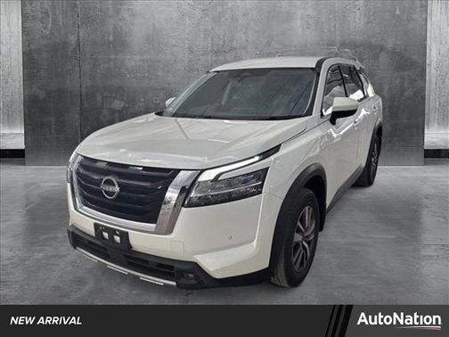 2023 Nissan Pathfinder SL 4WD