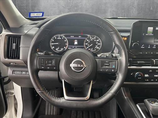 2023 Nissan Pathfinder SL 4WD