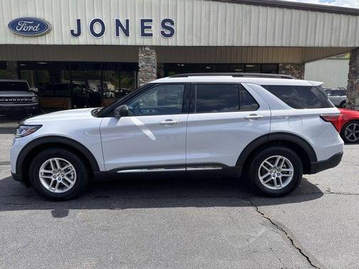 Space White Metallic 2025 Ford Explorer Active