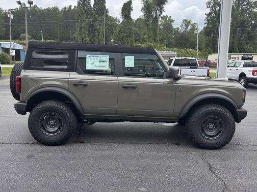 2025 Ford Bronco Base