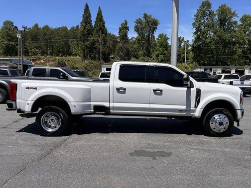 Oxford White 2025 Ford F-450 XLT