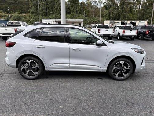 2025 Ford Escape ST-Line Elite