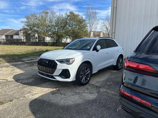 2025 Audi Q3 Premium 45 TFSI S line quattro Tiptronic