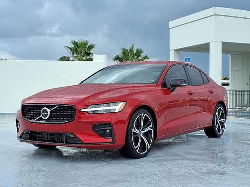 Fusion Red 2024 Volvo S60 Plus