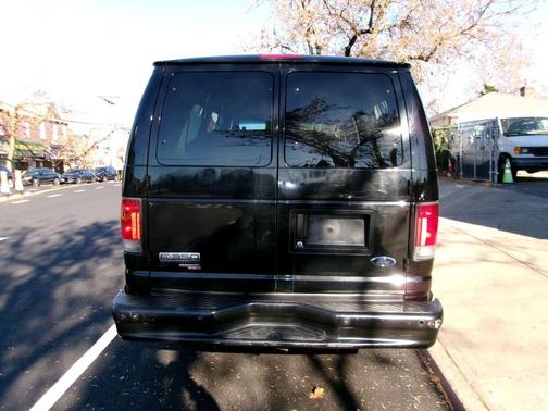 2008 Ford E350 Super Duty Base