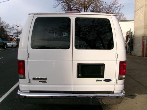 2009 Ford E350 Super Duty XLT