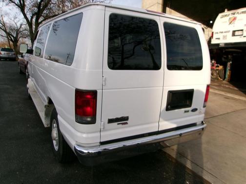 2009 Ford E350 Super Duty XLT